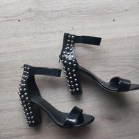 Scarpe con borchie numero 39