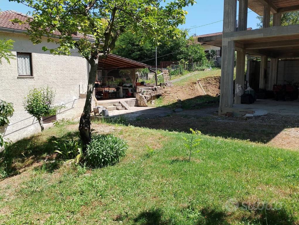 Rustico / Casale di 160 m² a Frosinone - Altro