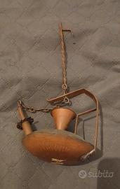 antica/vecchia lampada ad olio 