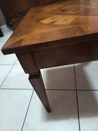Tavolino in legno massello
