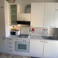 Cucina parete bianca