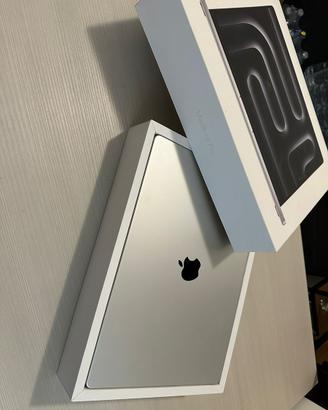 MACBOOK PRO 16” CON CIP APPLE M3 PRO