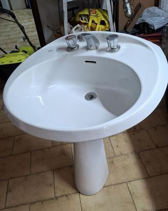 lavandino bagno con colonna