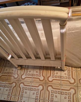 Lettino con materasso