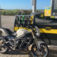 Triumph 675