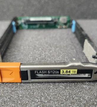 EMC VMAX 2.5" SFF SAS/SATA SSD Caddy