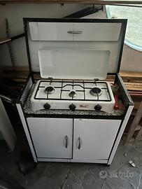 Cucina e fornello a gas
