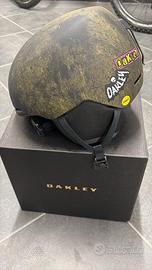 Casco oakley