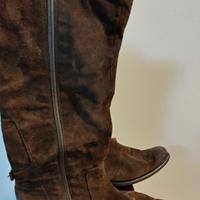 stivali in camoscio con fibie n. 41