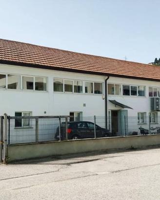 Immobile di 560 m² con più di 5 locali a Foligno