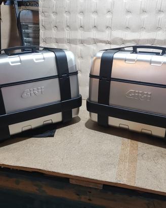 Givi trekker due da 46 e due da 33