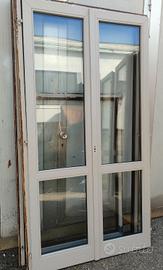 Portefinestre e finestre in legno bianco/marrone 