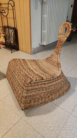 Sedia a dondolo in rattan