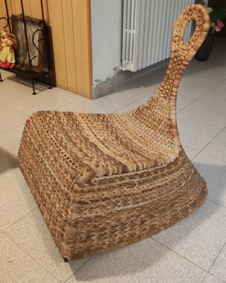 Sedia a dondolo in rattan