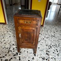 Comodino antico in legno e piano in marmo