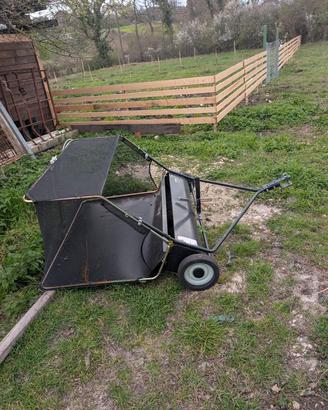 Carrello spazzatrice erba per trattorino/quad