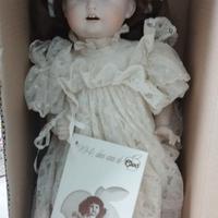 BAMBOLA IN PORCELLANA