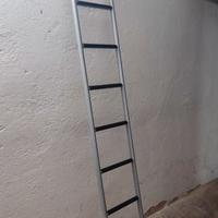 Scala in metallo per Libreria