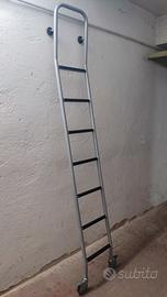 Scala in metallo per Libreria