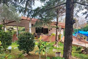 Villa Angolare nel villaggio incoronata