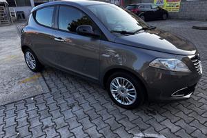 Lancia Ypsilon 1.2 69 CV 5 porte Platinum neopaten