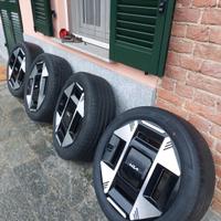 Cerchi in lega da 19 con gomme estive pari al nuov