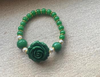 Bracciale elastico con rosa e Agata verde