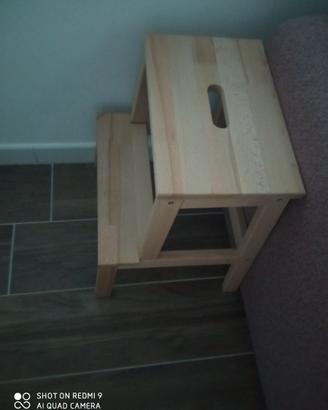 Sgabello i legno