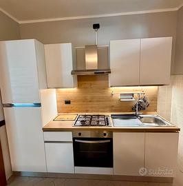 Cucina lineare Mondo Convenienza 255 cm con led