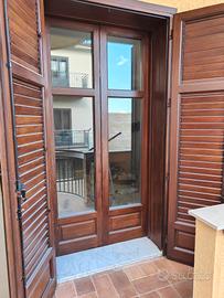 Finestre e persiane in legno niangon 