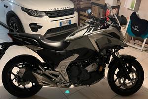 Honda NC750X del 2025 km 4300 colore grigio