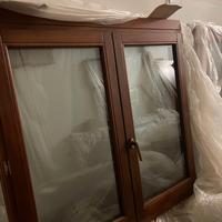 Finestra in legno, doppi vetri e persiane.