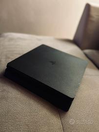 PS4 (classic-version) +giochi+2 controller