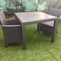 Tavolo e 2 poltroncine da giardino 