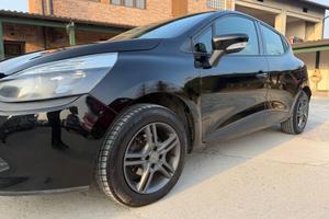 Renault Clio 1.2 75CV 5 porte Costume National neo