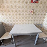 Tavolo e sedie cucina 