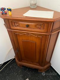 Angoliere in legno