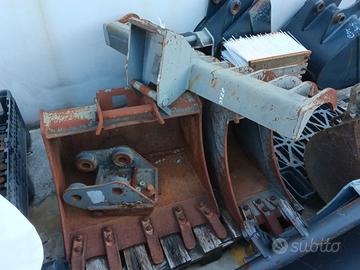 miniescavatore sgancio rapido con 3benne e rastrel