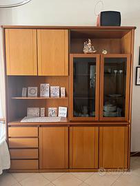Credenza, tavolo e sedie