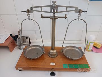 Bilancia comparativa  da orefice + pesi