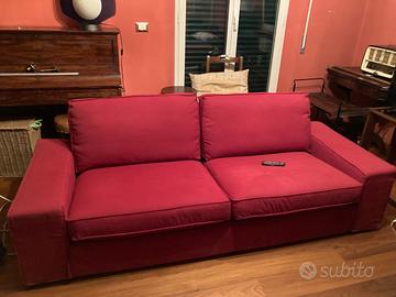 Divano Kivik Ikea colore rosso tre posti ,