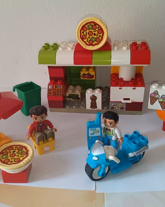 Set Lego Duplo Pizzeria 10834 per giocare
