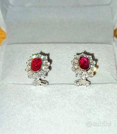 Orecchini con rubino e diamanti lavorati a mano