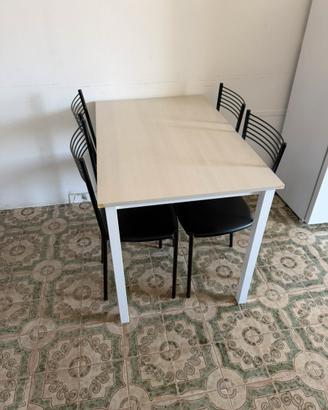 Tavolo e sedie
