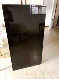 pannello in legno nero lucido