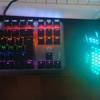 tastiera meccanica e mouse da gaming 