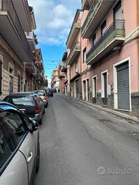 Bottega su strada passante