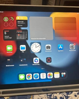 Apple ipad 6 gen 9.7” 32 Gb