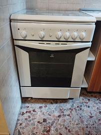 Piano cottura e forno Indesit