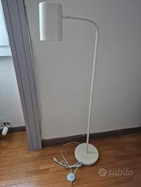 Lampada da terra Philips bianca – Piantana moderna